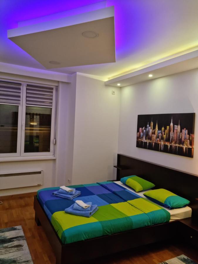 De Luxe Republic Square Apartment Of 100Sqm Belgrád Kültér fotó